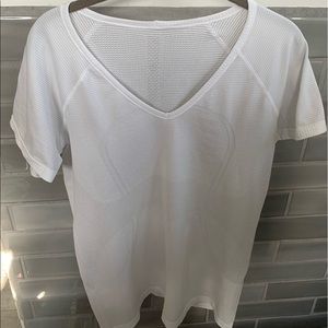 Lululemon Swiftly Tech V Neck - Women’s size 12